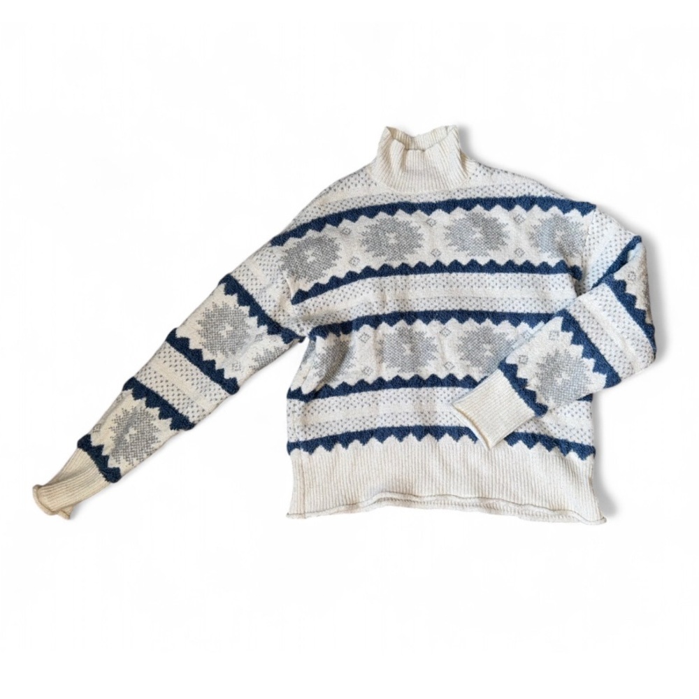 Cozy Blue and White Patterned Winter Sweater